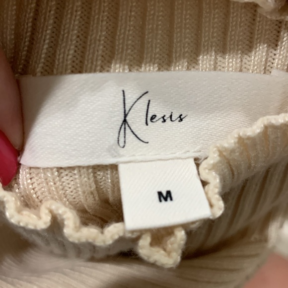 Fitted dress - Picture 8 of 9